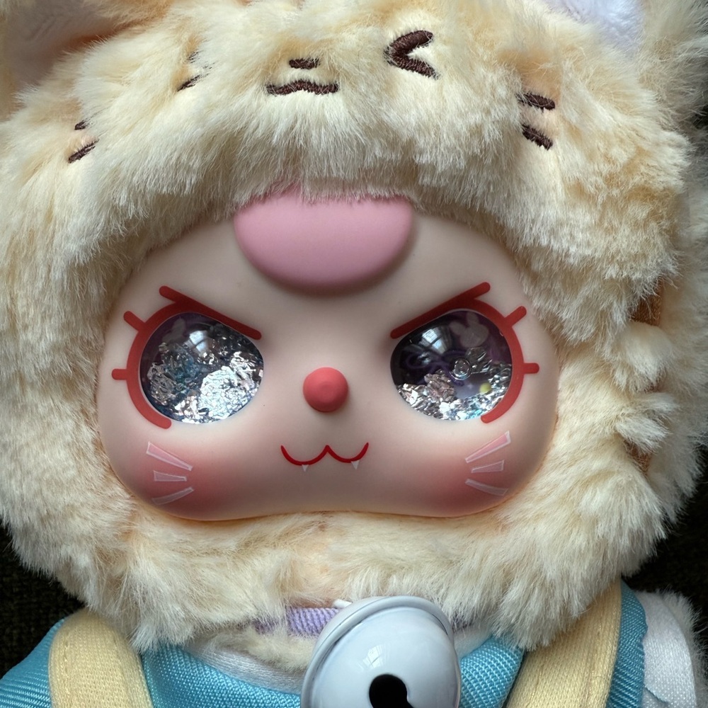 Kitten Wardrobe…Baby Three with special glitter/liquid eyes! - Picture 2 of 5